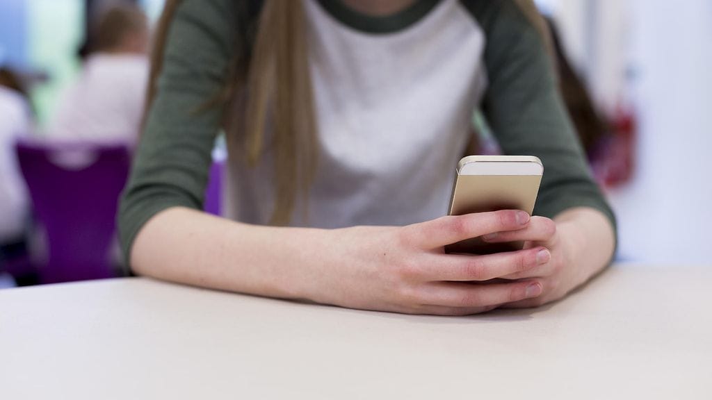 Aiemmin Katie Bingham-Smithin lapsella oli usein ystäviä yökylässä. Ihanat illanvietot kuitenkin muuttuivat peruuttamattomasti, kun älypuhelimet tulivat perheeseen.