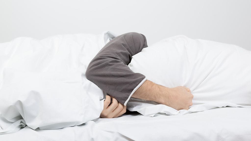 Selkeät unirytmit helpottavat nukahtamista, asiantuntija muistuttaa.