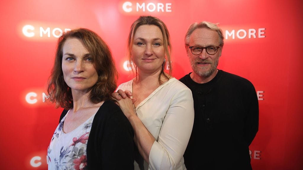 Ex-Onnelliset sarjan Jonna Järnefelt, Ria Kataja ja Antti Virmavirta