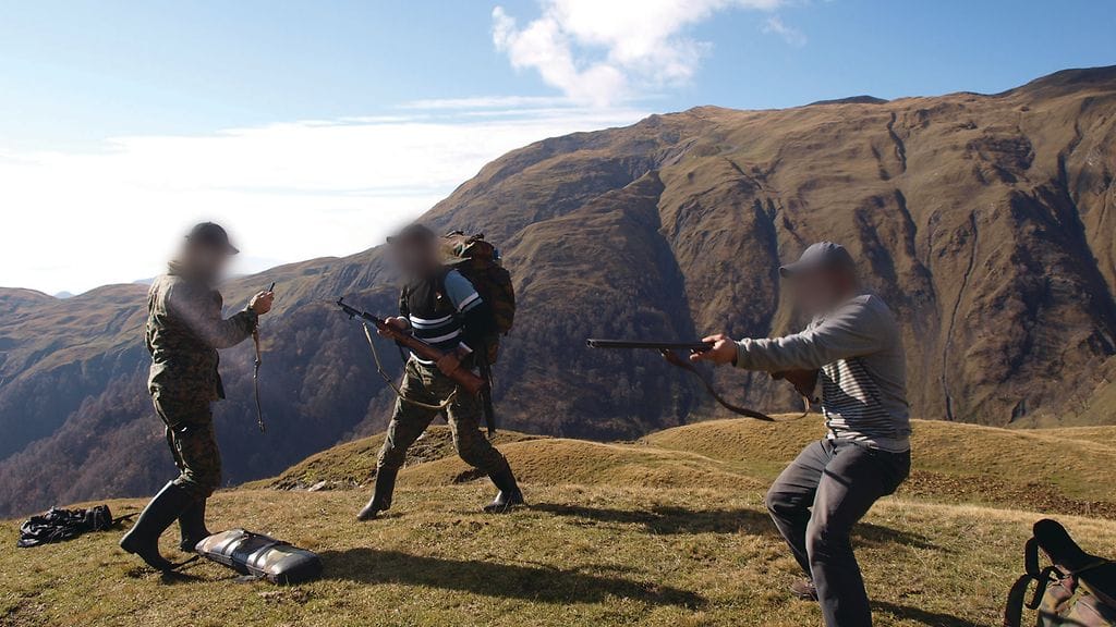 Kolmen suomalaismiehen epäillään valmistelleen osallistumista Syyrian konfliktiin terroristijärjestön riveissä. Juttuun liittyy myös talousrikoshaara.