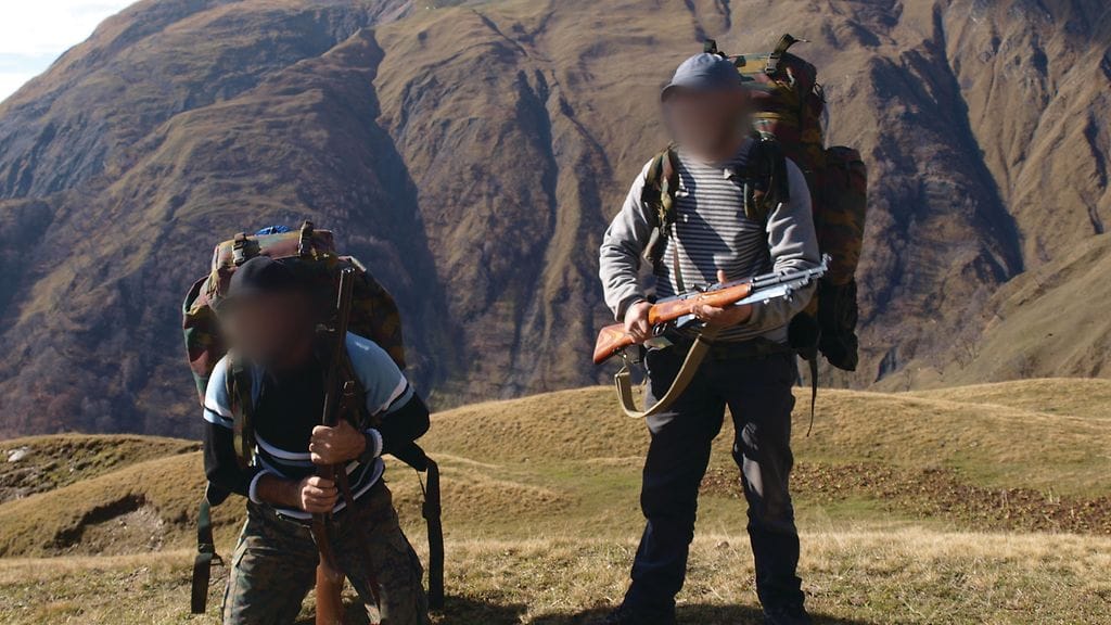 Kolmen suomalaismiehen epäillään valmistelleen osallistumista Syyrian konfliktiin terroristijärjestön riveissä. Oikeudenkäynti alkoi eilen Helsingin käräjäoikeudessa.