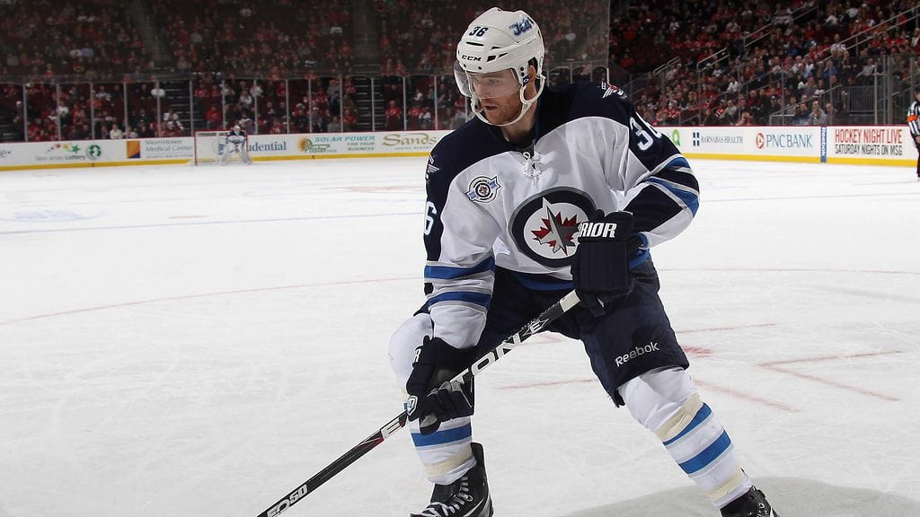 Mark Flood vuonna 2012 NHL-joukkue Winnipeg Jetsin paidassa.