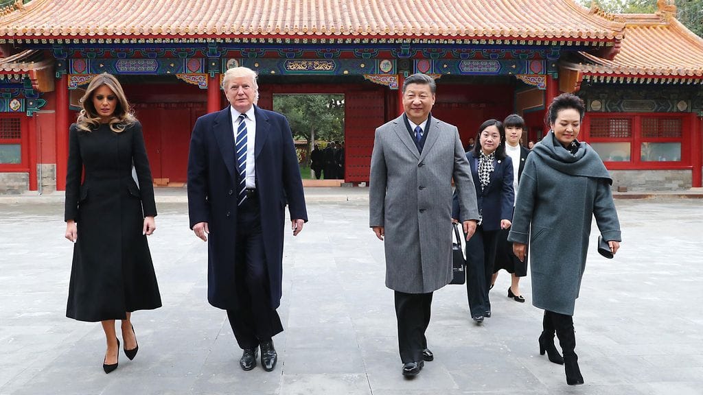 Melania Trump ja Donald Trump Kiinan vierailivat presidentti Xi Jinpingin ja hänen vaimonsa Peng Liyanin kanssa Pekingin Kielletyssä kaupungissa vuonna 2017. Arkistokuva.