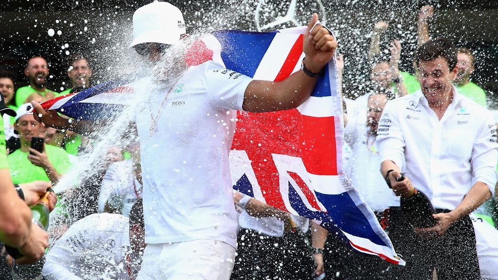 Lewis Hamiltonin mestaruutta juhlittiin antaumuksella Meksikossa.