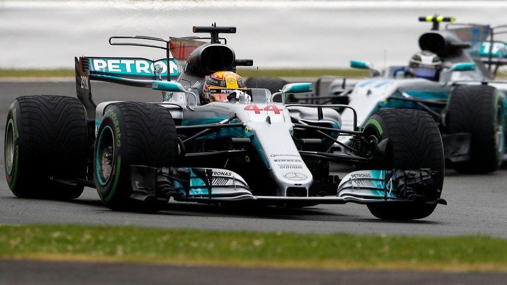 Valtteri Bottas saalistaa nyt Lewis Hamiltonin päänahkaa kauden kahdessa viimeisessä kisassa.