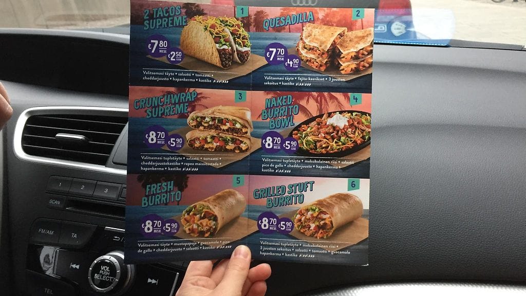Testasimme Taco Bellin listalta numerot 1,2,3 ja 5 ja lisäksi lisukenachot.