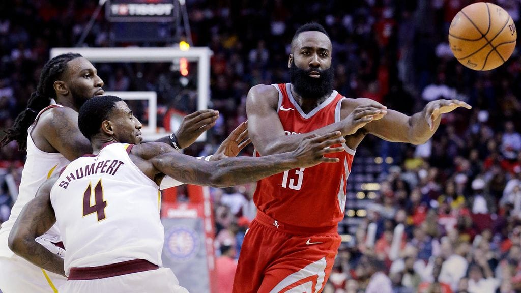 James Harden (oik.) oli myös Cleveland Cavaliersia vastaan aimo iskussa.