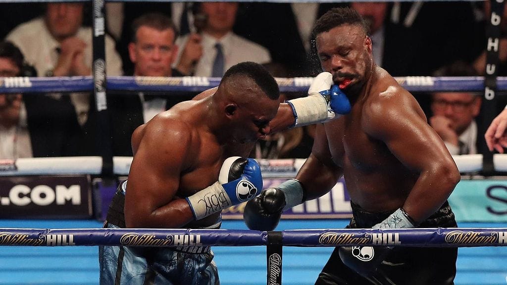 Dillian Whyte (vas.) voitti Dereck Chisoran joulukuussa 2016 WBC-liiton mestaruusottelussa.