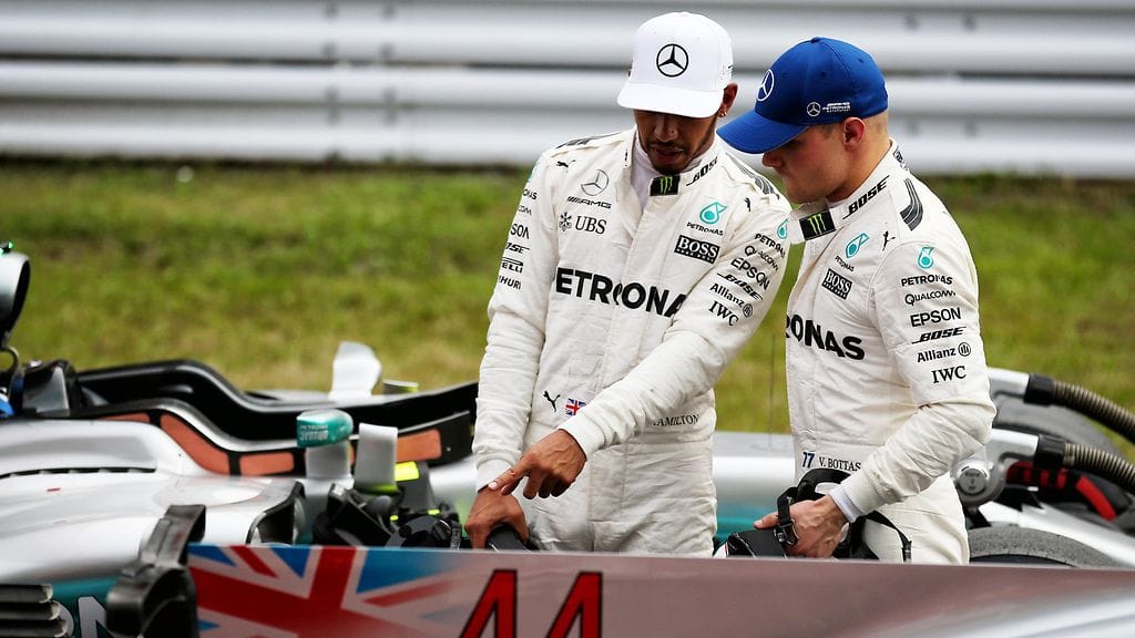 Mercedes vei kuljettajien ja merkkimestaruuden.