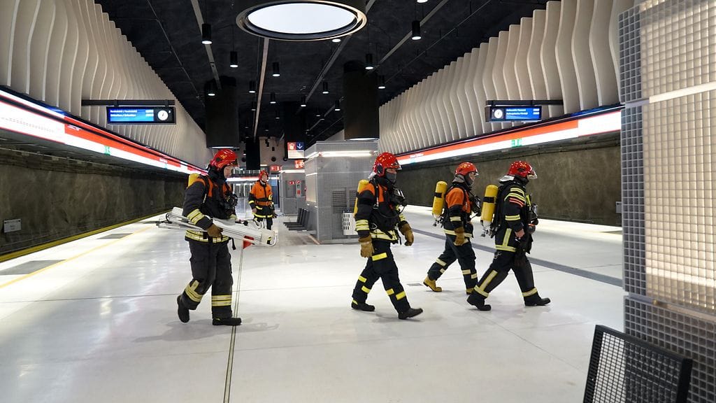 Valmiusharjoitus Koivusaaren metroasemalla 1