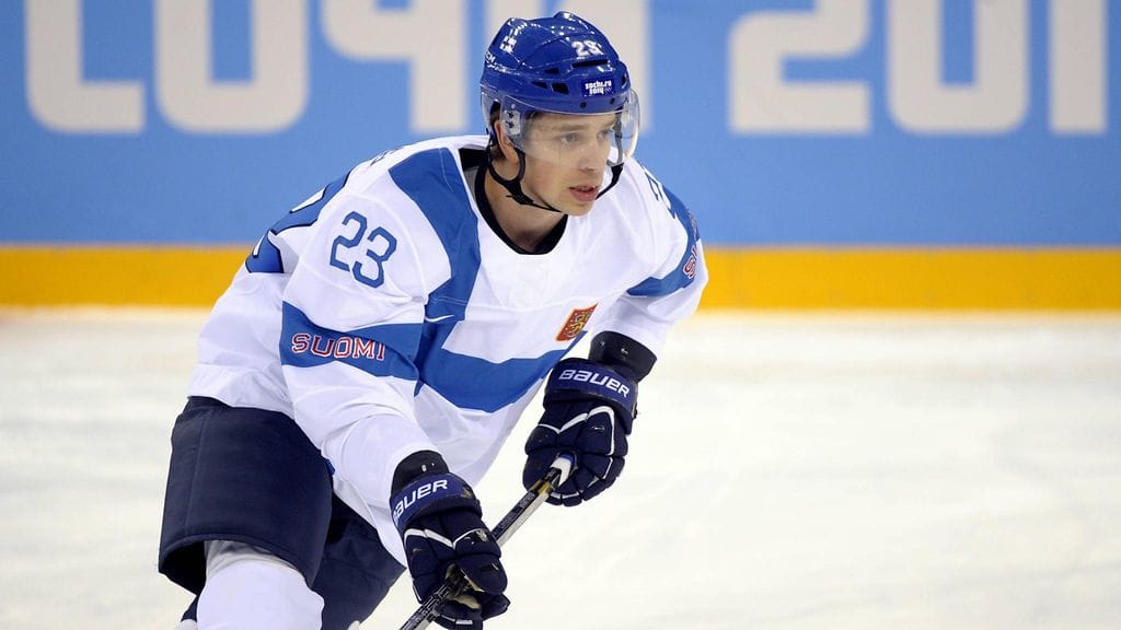 Sakari Salminen on edustanut useina kausina Suomen jääkiekkomaajoukkuettakin.