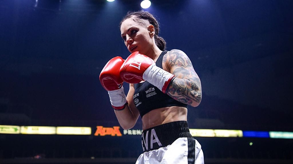 Eva Wahlström korostaa, että nyrkkeilijöiden pitää olla valmiina kohtaamaan parhaat ottelijat.