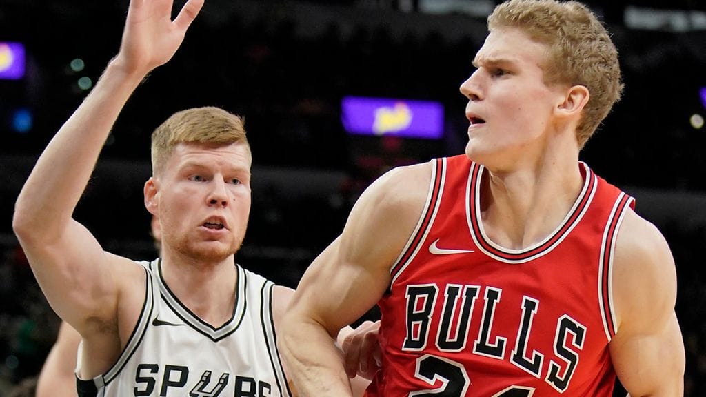 Lauri Markkasen (oik.) ilta San Antonio Spursia vastaan oli synkkä.