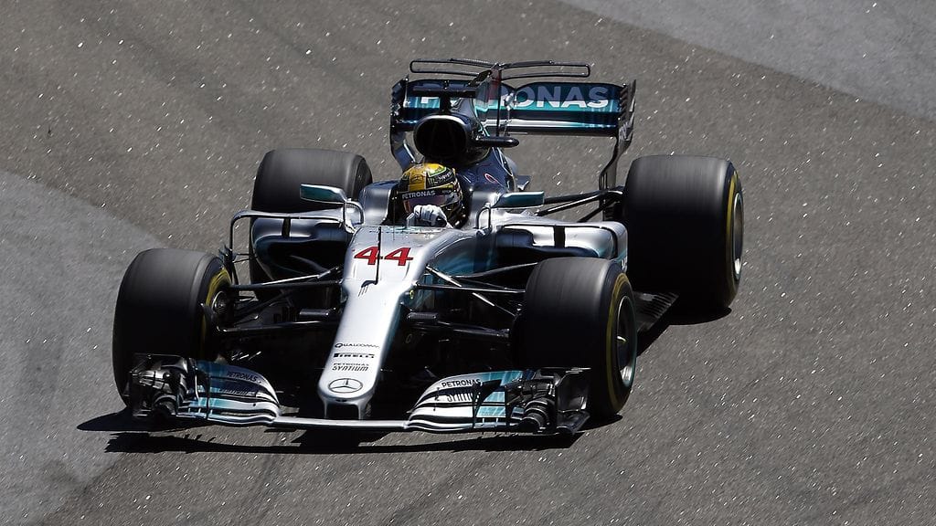 Lewis Hamilton nousi joukon hänniltä neljänneksi.