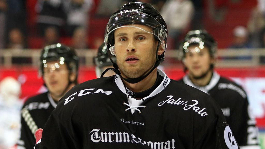 Ilari Filppula edustaa TPS:ää.