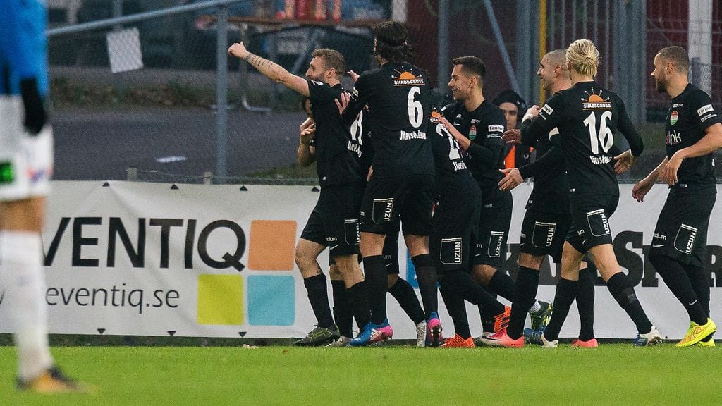 Dalkurdin pelaajien juhlintaa reilu viikko sitten lauantaina.