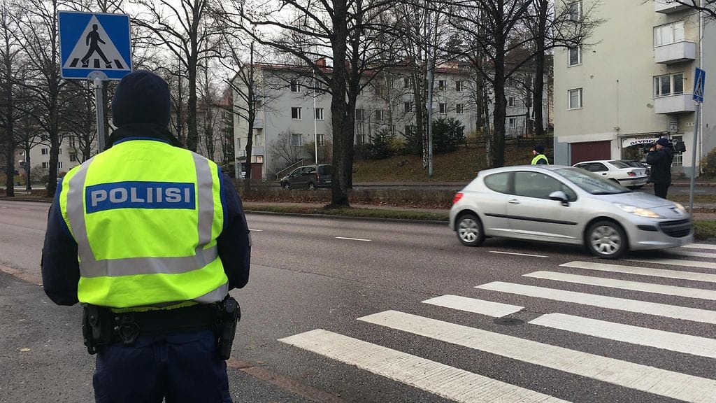 poliisi-valvoo-Raija-Kantomaa