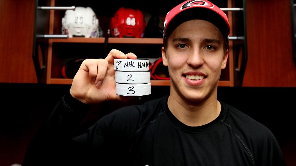 Teuvo Teräväinen ja hattutemppukiekot.