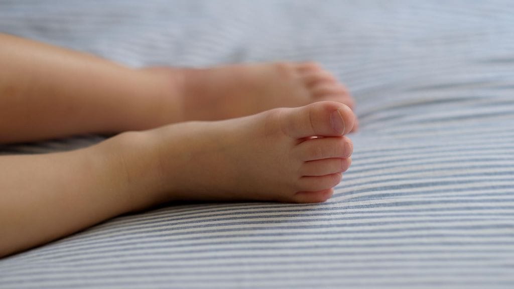Alle vuoden ikäinen lapsi menehtyi täysin yllättäen omaan sänkyynsä.