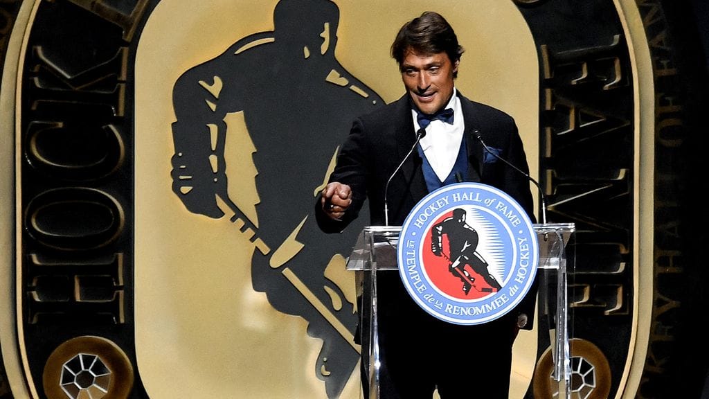 Teemu Selänne otti yleisönsä puheessaan.