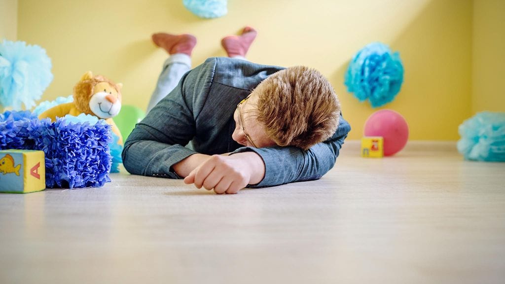 Jo pelkkä aamutoimien hoitaminen sai isän väsähtämään.