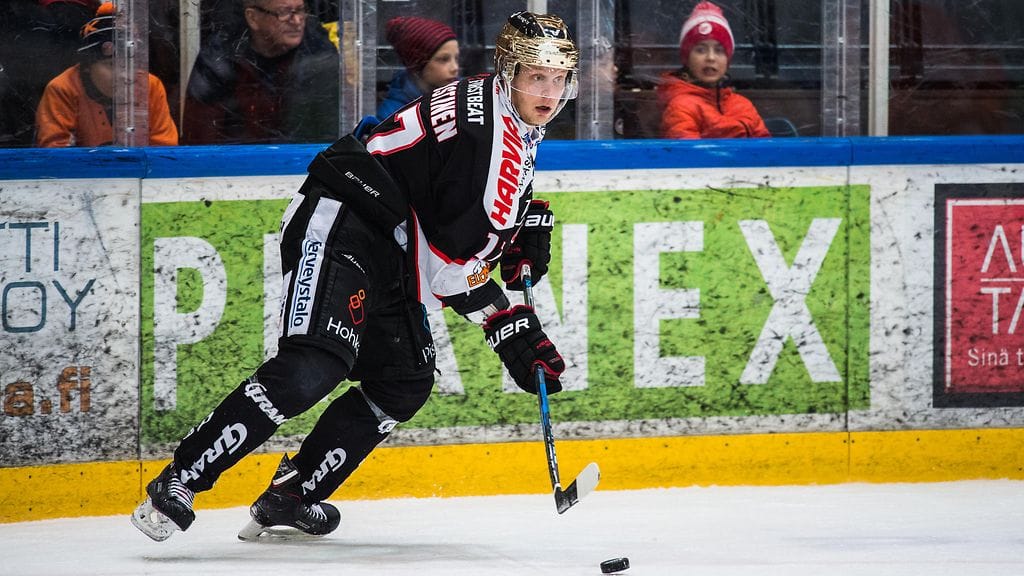 Juuso Puustinen taistelee maalipörssin voitosta.