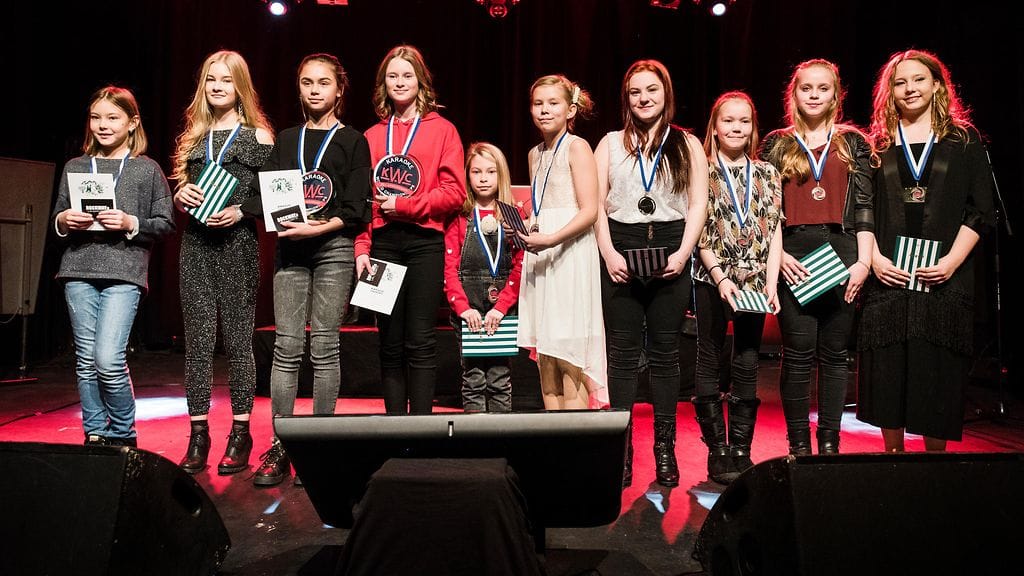 Karaoken MM-kisojen lasten ja nuorten finalistit Kulttuuriareena Glorian lavalla 14. marraskuuta 2017.