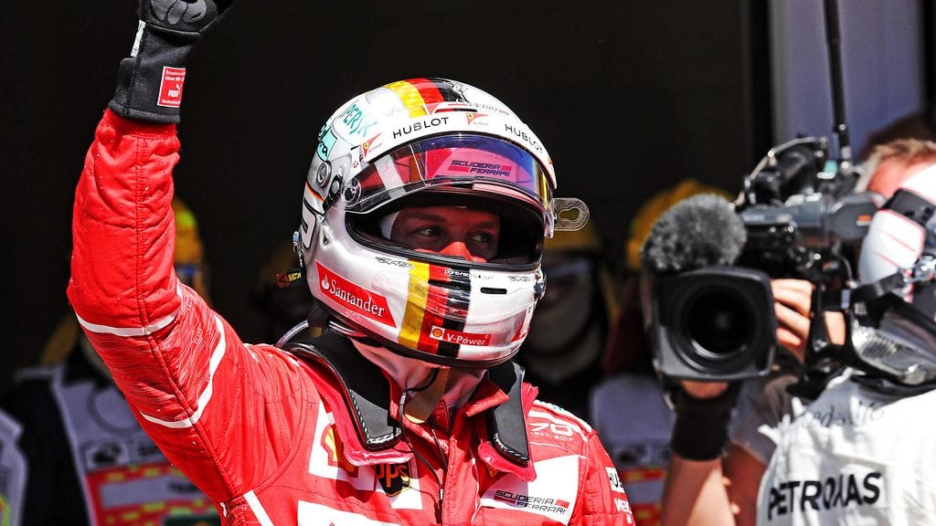 Sebastian Vettel juhlii Brasilian GP:n voittoa.