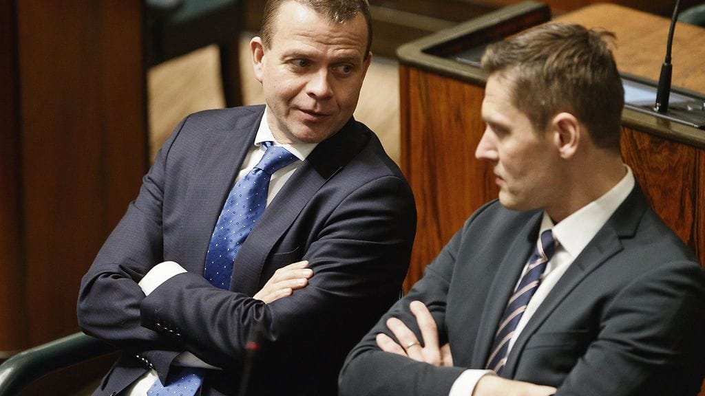 Petteri Orpo ja Sinuhe Wallinheimo eduskunnan täysistunnossa Helsingissä tiistaina 14. marraskuuta 2017.