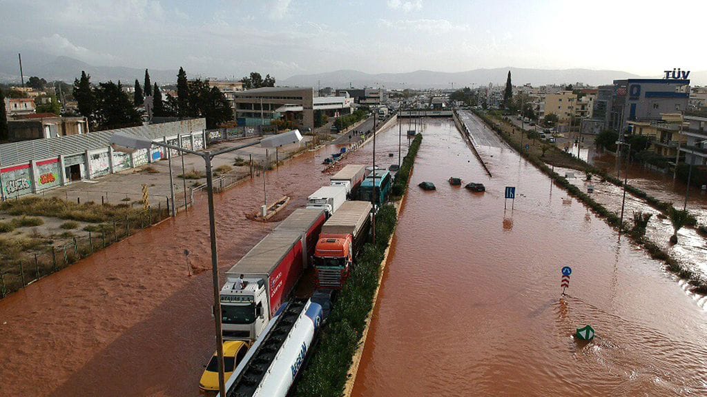 Tulvaa Mandrassa, Länsi-Attikassa.