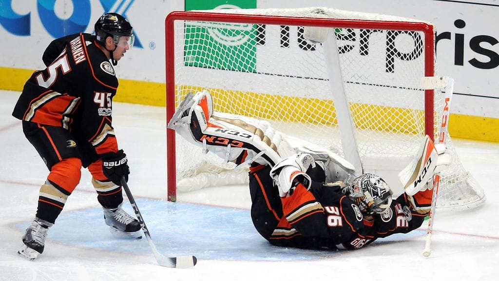 John Gibson pelasti Sami Vatasen