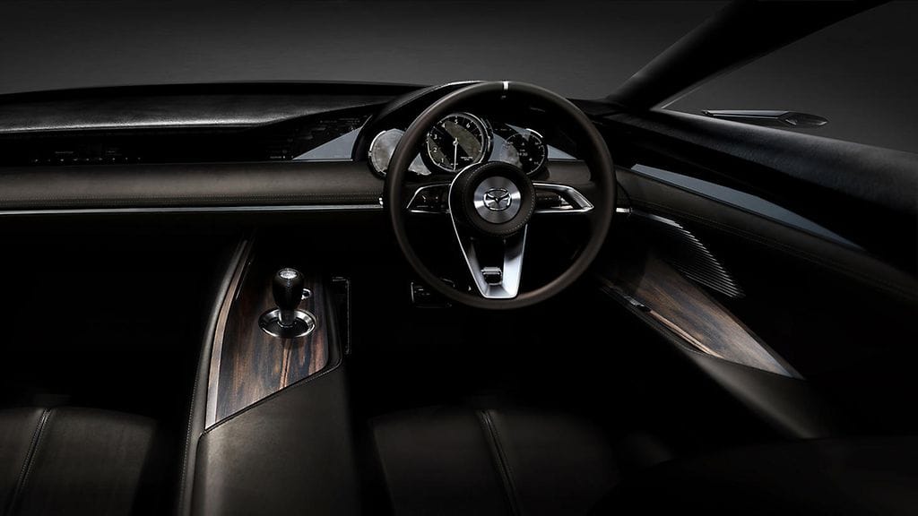 Mazda Vision Coupen ohjaamossa ei ole mitään ylimääräistä.