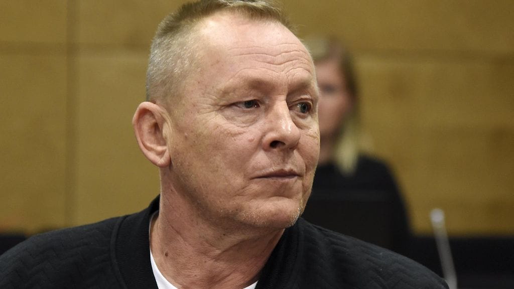 United Brotherhood -jengin johtajana toiminut Keijo Vilhunen Helsingin huumepoliisin entisen päällikön Jari Aarnion huumehaaran käsittelyn alkamispäivänä Helsingin hovioikeudessa 3. lokakuuta 2017.