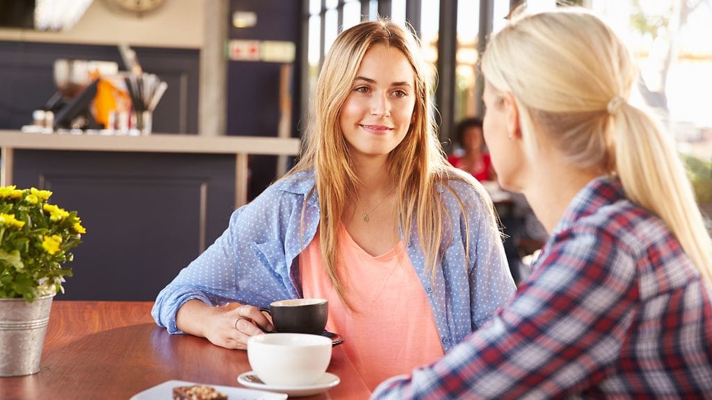 Päälle päin näyttää, että kuuntelet, vaikka tosiasiassa mietit omiasi – kuulostaako tutulta? Kuvituskuva.
