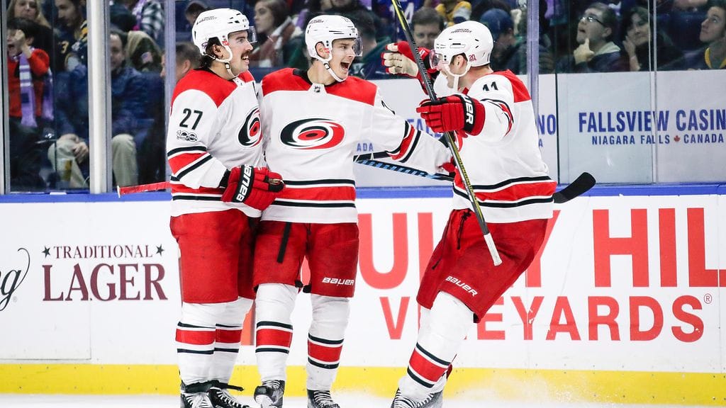 Sebastian Ahon (kesk.) maalijyvä on löytynyt.