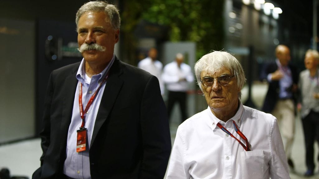 F1-sarjan nykypomo Chase Carey ja ex-johtaja Bernie Ecclestone.