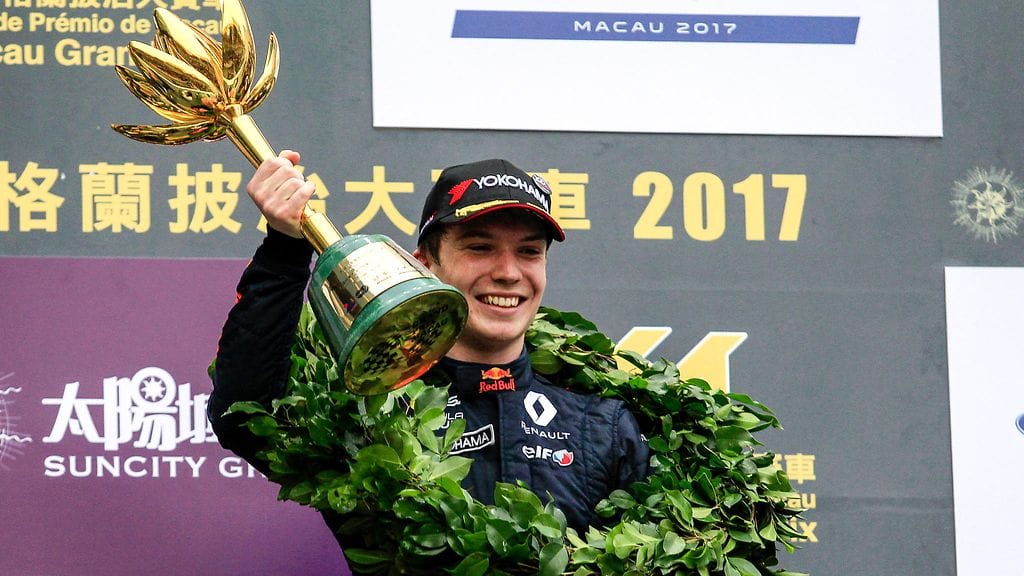Dan Ticktum juhli Macaon GP:n voittoa.