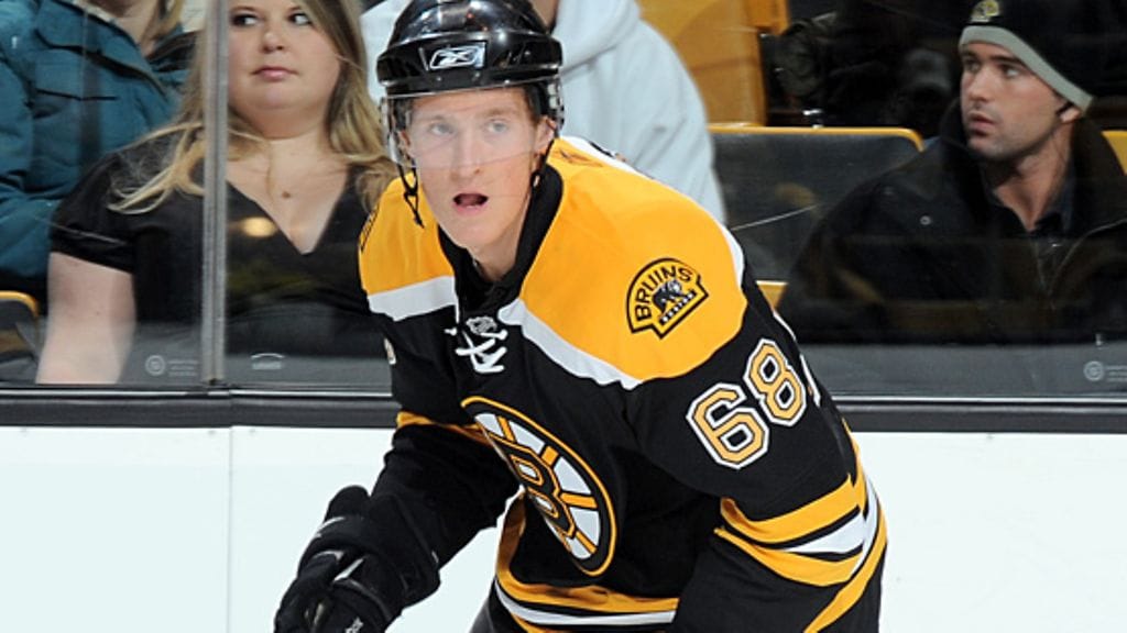 Mikko Lehtonen Boston Bruins -paidassa kaudella 2009-2010.