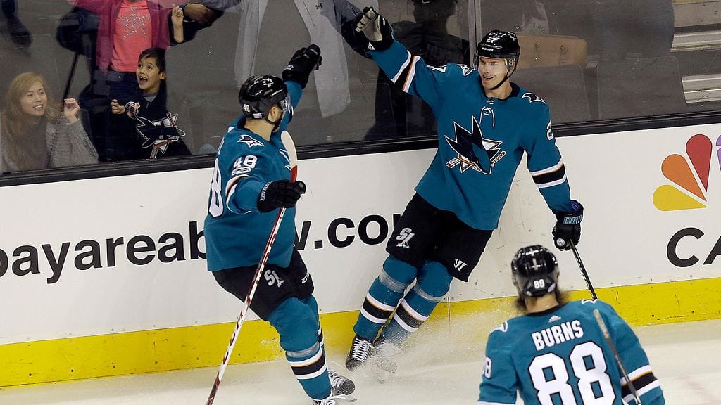 Joonas Donskoi (oik.) oli kaukalon tähti maanantaina.