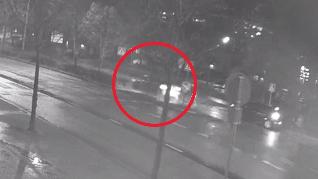 Tämän auton kuljettaja törmäsi lapseen Helsingin Itäkeskuksessa viime sunnuntaina.