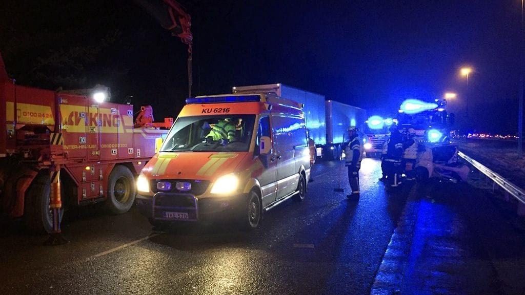 Pelastuslaitoksen välittämä kuva turmapaikalta Vantaan Lahdentieltä 21. marraskuuta 2017.