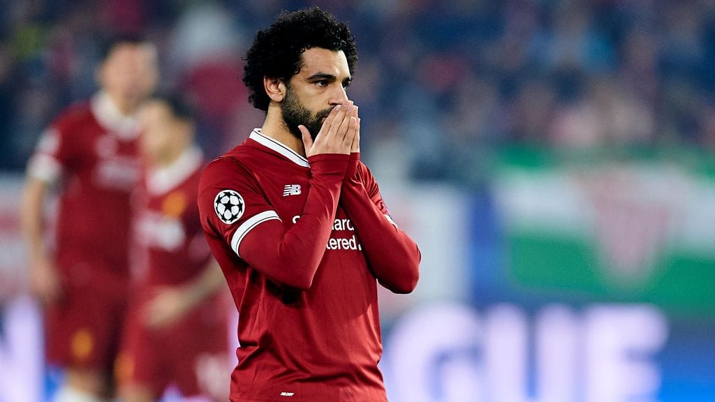 Mohamed Salah katseli Sevillan kirivaihdetta.