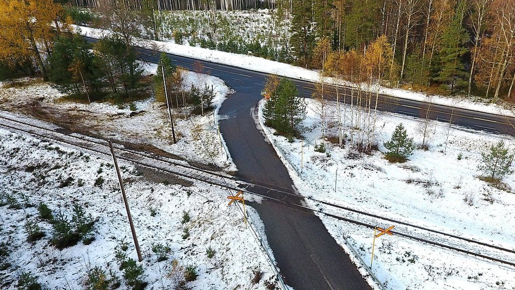 Skogbyn tasoristeys Raaseporissa perjantaina 27. lokakuuta 2017. Tasoristeyksessä kuoli 26. lokakuuta kolme varusmiestä ja yksi junan matkustaja, kun Puolustusvoimien miehistönkuljetusajoneuvo ja juna törmäsivät. Vilho Kokki todisti risteyksen toista tuhoisaa turmaa 16-vuotiaana syyskuussa 1940.