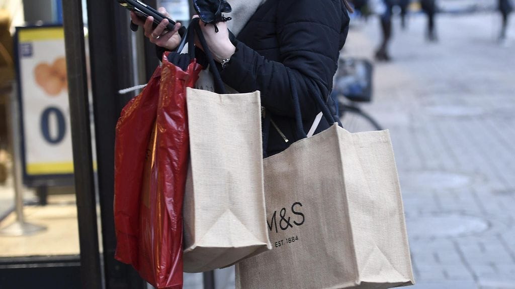 Suomalaisten joulubudjetti on kyselyn mukaan hieman pienempi kuin viime vuonna.