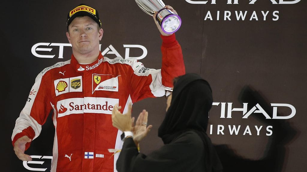 Kimi Räikkönen kaasutteli kolmospaikalle Abu Dhabissa käydyssä kauden 2015 päätöskisassa.