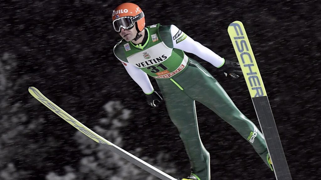 Janne Ahonen Rukan maailmancup-kisassa vuosi sitten.