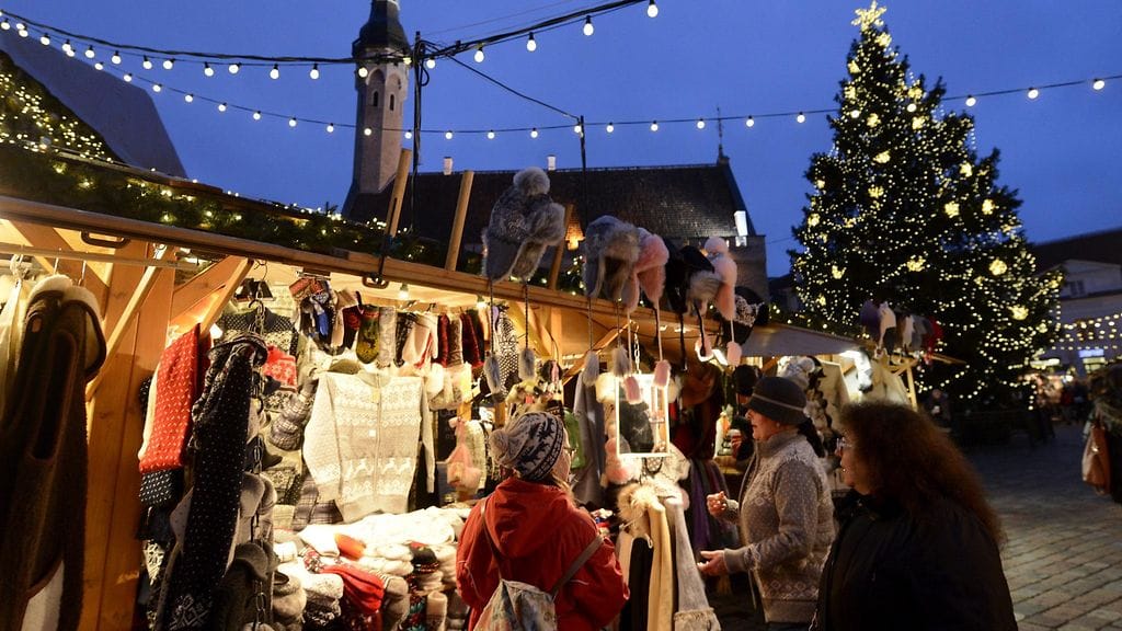 Tallinnassa voi virittäytyä joulutunnelmaan ostoksilla.