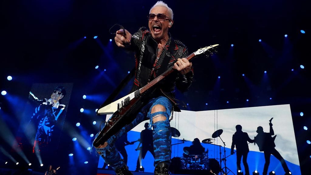 Scorpionsin kitaristi Rudolf Schenker lavalla Moskovassa 1. marraskuuta 2017.
