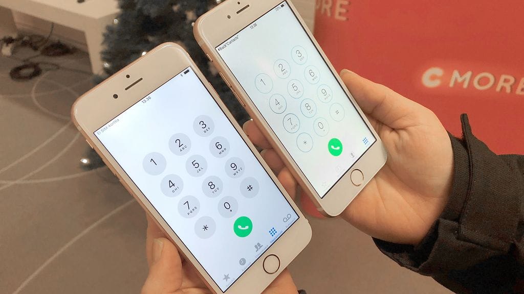 Oikeanpuolimmainen puhelin on väärennös.