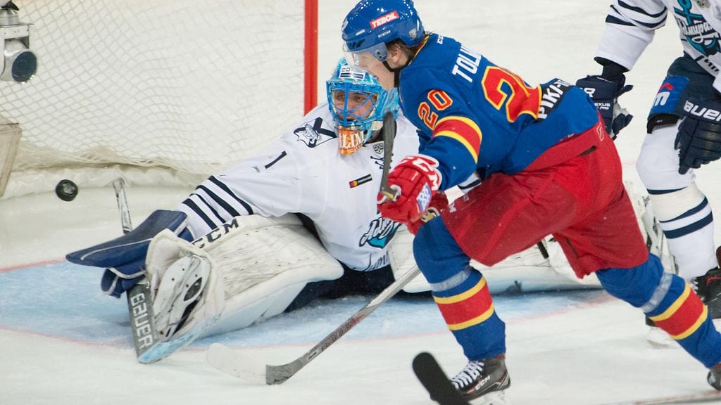 Eeli Tolvanen ohitti toisessa erässä Admiral-maalivahti Ivan Nalimovin.